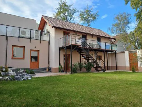 4 Basa Bungalow