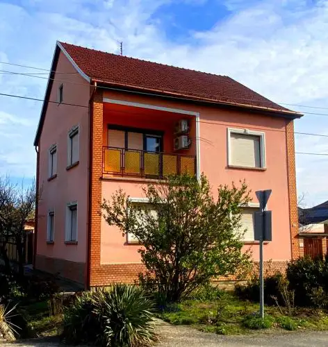 Júlia Apartmanház