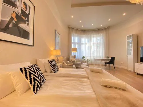 Romantic riverview Bestern