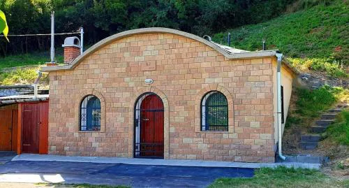 Private Guest House with Wine Cellar