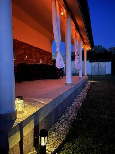 Tiszaháló Apartman Ház