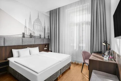 12 Revay Hotel