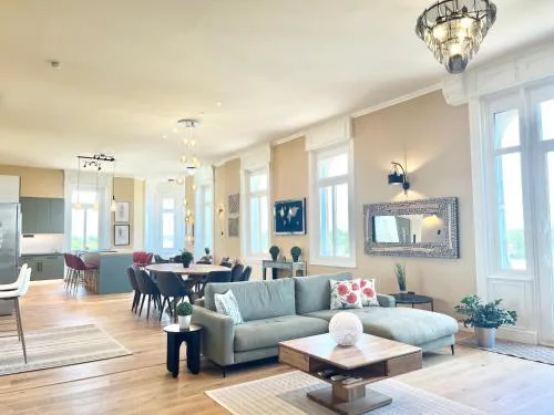 18ppl Central Unique Danube & Parliament View, AC, 7BR 6BA