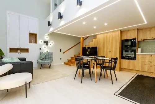 2 BR w AC Extravagant Gallery Loft by NW Apartments