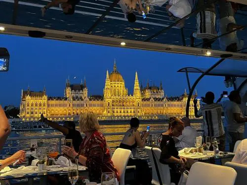 2 rooms Between of Chain bridge, Cathedral, Parlament,Castle area
