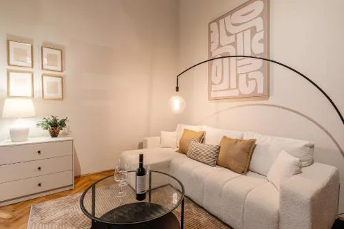 3BR Loft Apartment Heart of Bp Sleeps 8 PLUS