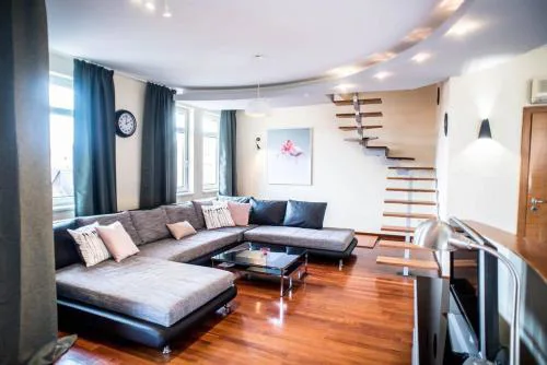 4-room home with AirCon and balcony free parking