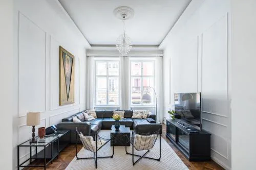 4BR Artdeco Elegance with Sauna