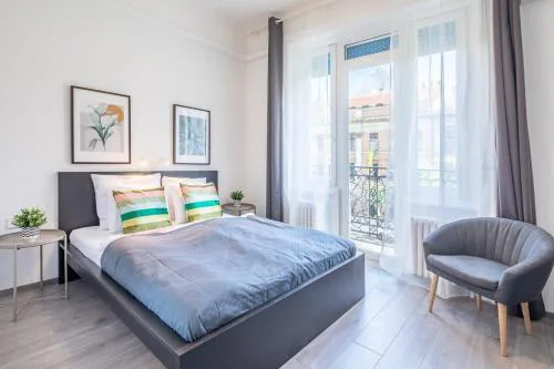 Absolute Central with Balcony