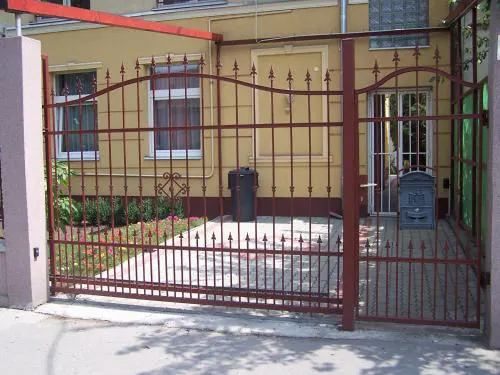 Akacia Apartment - FREE INSIDE PARKING, 2 bedrooms, garden, next to centre