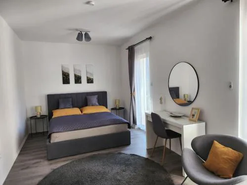 Alice Central Apartment