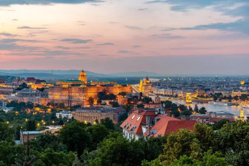 Apartment on Gellért Hill Budapest Downtown with free garage & Castle View