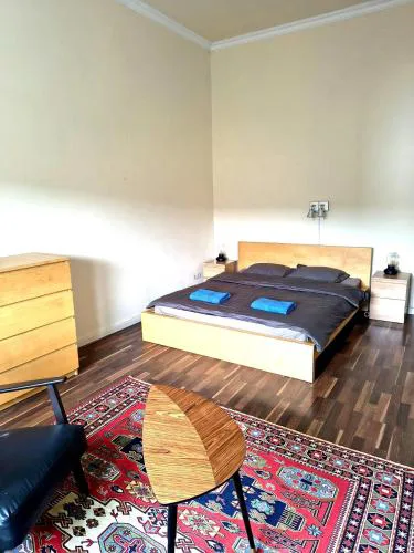 Arpa Flat Sunny
