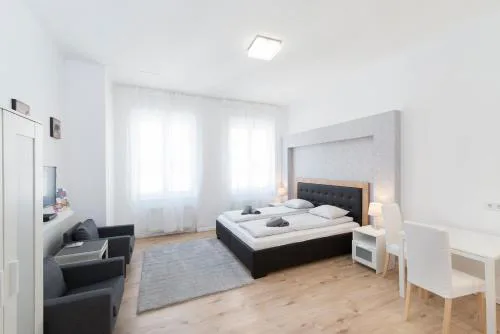 Astoria Flats 1