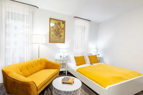 Balcony - Easy Parking - Comfy Home