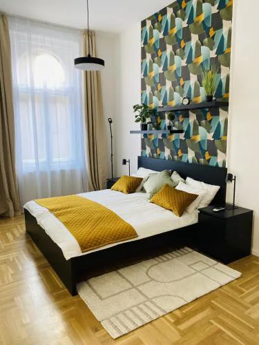 Birdie 3-BDR Apartment