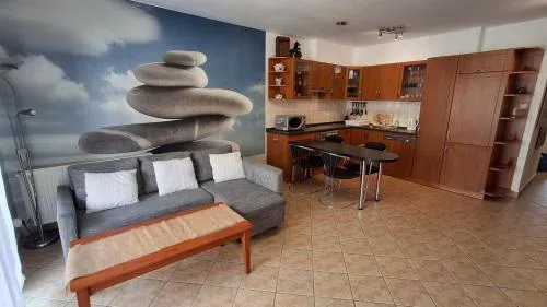 BOK - Central modern 2BR Apt w balcony, FREE INDOOR PARKING!