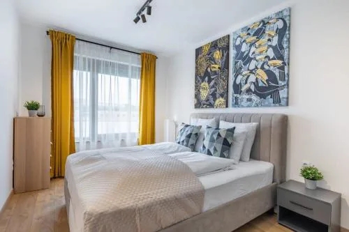 Brand new central flat