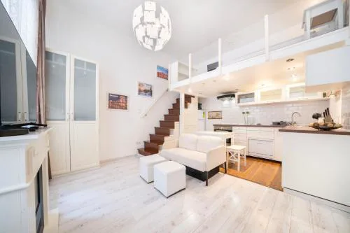 Buda Boutique Mezzanine - Historic Hideaway with AC