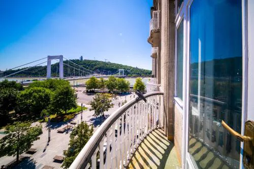 Budapest Riverfront Lux