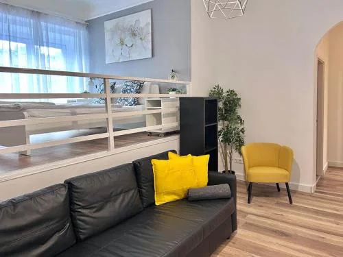 Budget Apartment by Hi5- Akácfa street