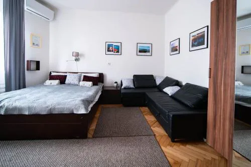 BumbleBee Apartment with AC