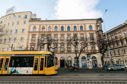 Center of the City, - it's only yours, with two bedrooms, 1 price for 3