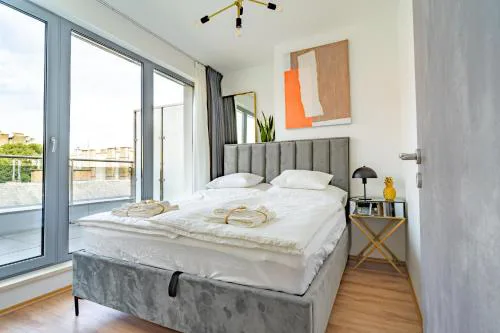 Central Apartment Budapest ~ Roof Terrace/AC/Indoor parking