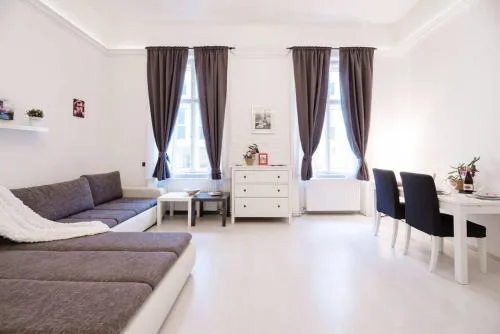 Central apartment close to the riverside