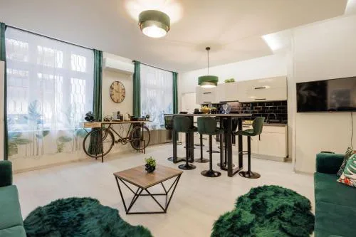 Central Budapest Hideaway with Jungle Vibes