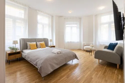 Central Cozy 4BEDRM Apartment by True Estate