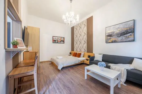 Central Elizabeth Boulevard Apartment