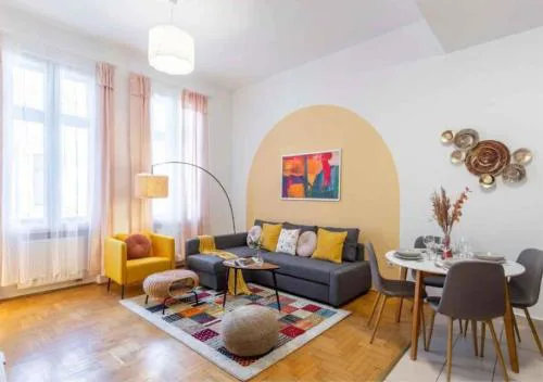 Central Gozsdu Apartment By Cavaland