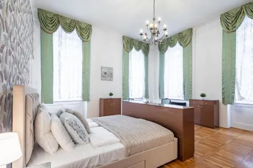 Central - Large - Cozy