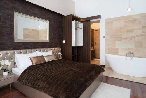 Central Luxy design apartment