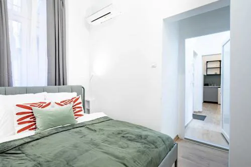 Central - NEW - Comfy AC Studio