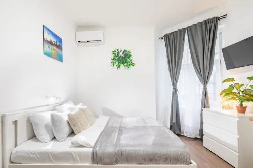 Central - NEW - Quiet and Comfy Studio