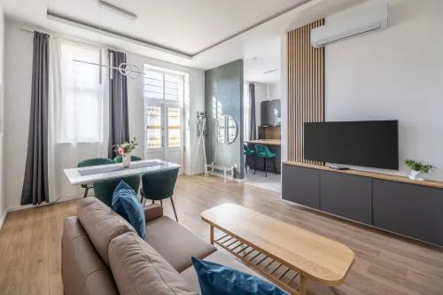 Charm & Central N8 Residence by Prestige Homes