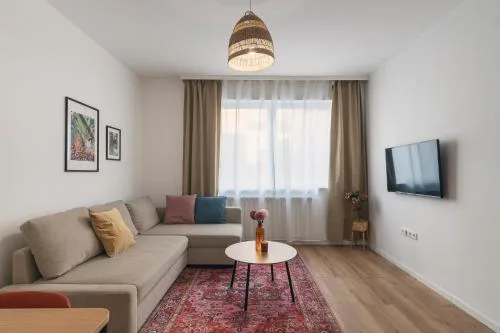 CharmCity Apartment with Air-condition