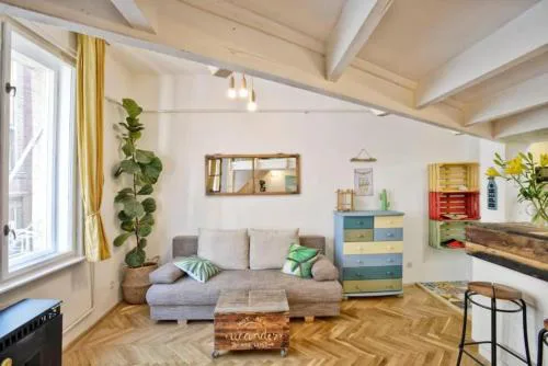 Charming Studio with Bistro Kitchen