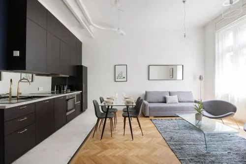 Chic and Spacious Central Retreat
