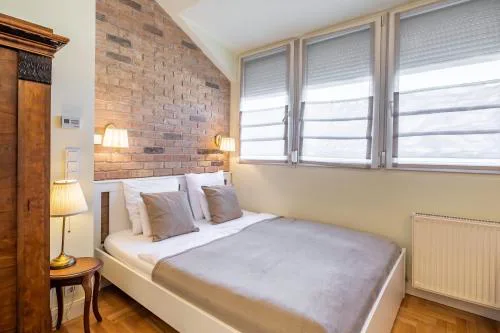 Chic Central Retreat - Modern Comfort