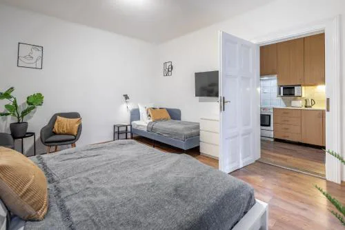 Chic Urban Retreat Bacso