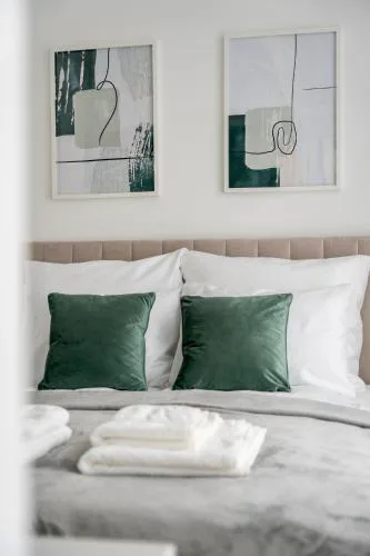 Chloe's Luxury Apartment & EV Charger & Free Private Parking