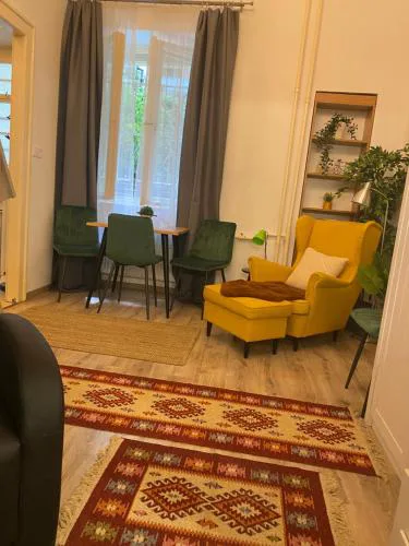 Christina Apartment Near Chain Bridge