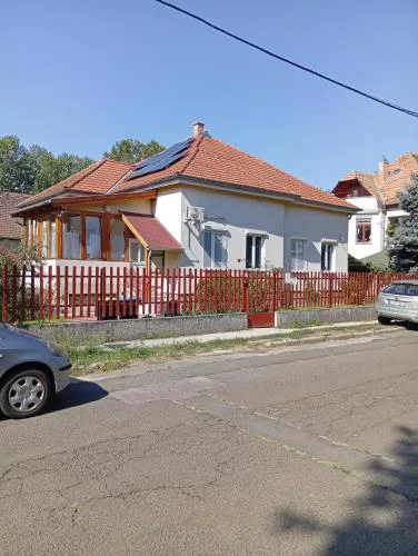 Cozy House with Garden and FreeParking