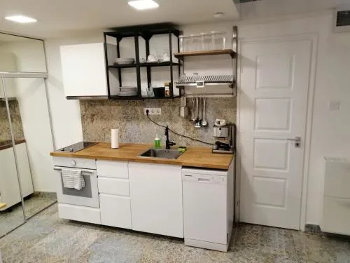 Cozy new studio with Free parking place in Garage