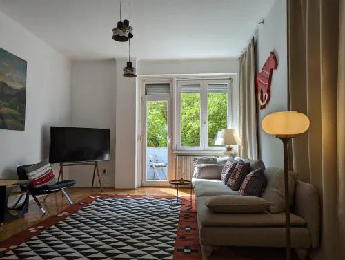 Cozy Park Apartment
