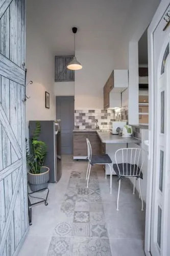 Cozy studio with Air condition FRESHLY RENOVATED