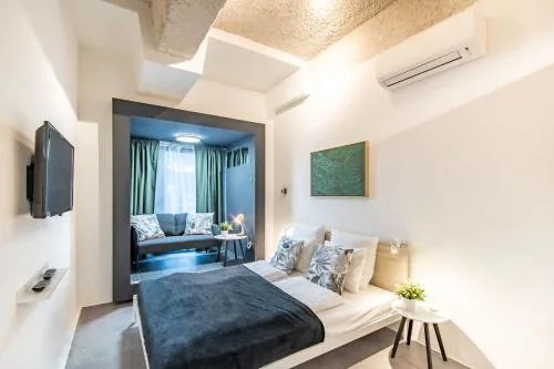 Cute Nest for Couples with AC